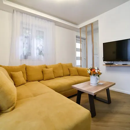 Luxury Knezovic